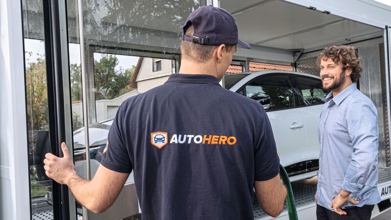 Autohero setzt bei der Fahrzeugauslieferung auf Glas-Trucks.