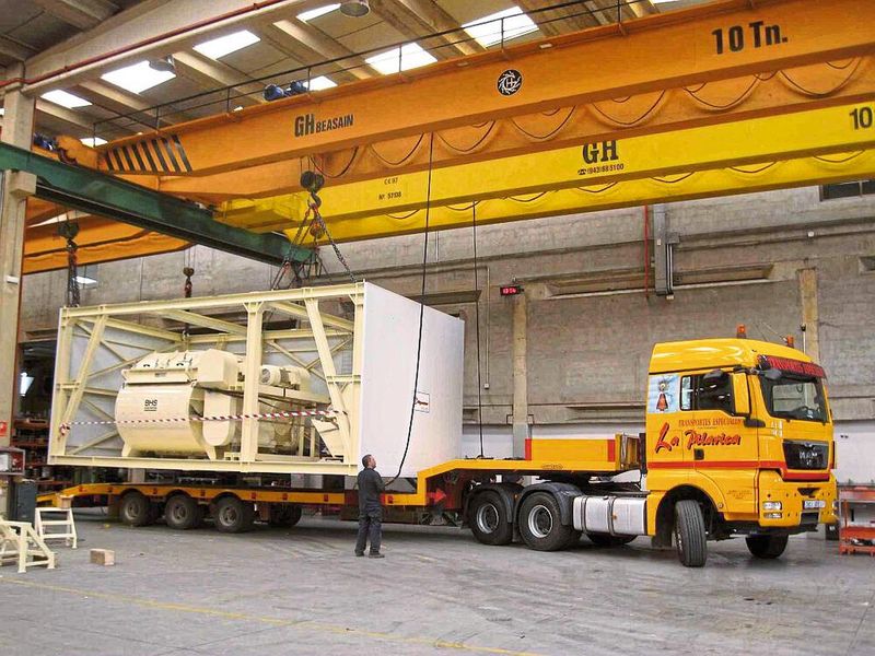 Lkw transportierten die Mischer unkompliziert zum Einsatzort.  (Bild: Alquezar)