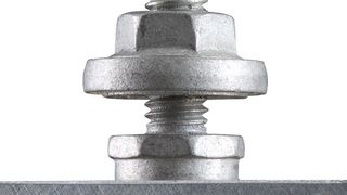 Der Masse-Stanzbolzen stellt die einwandfreie Funktion elektrischer Verbraucher dauerhaft sicher. (Bild: Profil Verbindungstechnik)