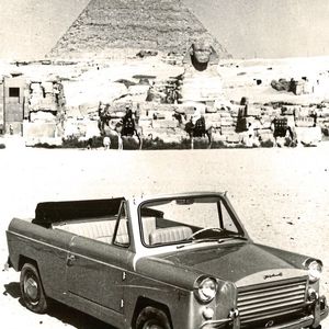 Ägyptens einziges privates Automobilwerk entstand seinerzeit an der Wüstenstraße nach Alexandrien, 30 Kilometer von Kairo entfernt. 400 Arbeiter bauten im Namen der Egyptian Light Transport Manufacturing Co täglich gerade einemal vier Exemplare des Ramses zusammen, für den die NSU Motorenwerke aus Neckarsulm Motoren und Fahrgestelle lieferten.(Bild:  Audi AG)