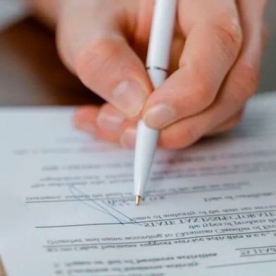 Bitte mehr Gas geben! Die Bürokratie in Deutschland hat überhandgenommen, wie die Industrie klagt. Es wird zwar entbürokratisiert, aber das geht der Industrie viel zu langsam ... (Bild: Bürohengst)