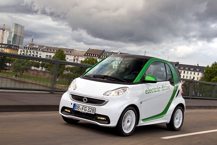 Die dritte Generation des elektrischen Smart, dem Smart Fortwi Electric Drive. Mit ihm will Daimler die Elektromobilität einer breiten Masse zugänglich machen. (Daimler)