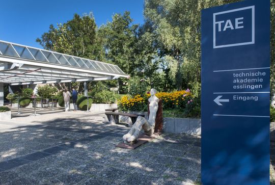 (Mehr als 10'000 Unternehmen nutzen die Weiterbildungsangebote der Technischen Akademie Esslingen. Bildquelle: TAE)