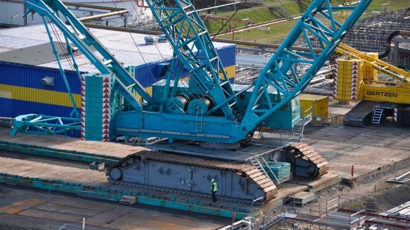 Der gigantische Raupenkran CC 9800 bietet eine Tragfähigkeit von 1.600 Tonnen. (BP)