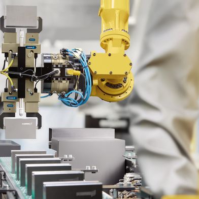 Der Werkzeugwechsler CPS ist durchgängig kompatibel zu bestehenden SCHUNK-Systemen. Mit schnellen Wechselzyklen zwischen verschiedenen Endeffektoren minimiert er Maschinenstillstände und steigert die Produktivität. (Bild: SCHUNK SE & Co. KG)