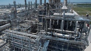 La Porte Complex: The site occupies approximately 550 acres and produces ethylene, propylene, linear low-density polyethylene and low-density polyethylene, as well as acetyls which are used to produce acetic acid and vinylacetate monomer.  (Lyondell Basell)