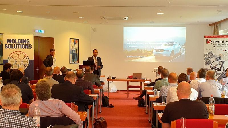 Röchling representative Tsigkopoulos outlined their production process of a massive car components. (Steffen Donath)