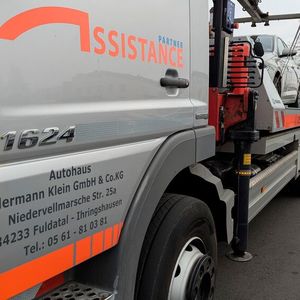 Neben der „silbernen Flotte“ – der Volkswagen-Assistance –, betreibt Klein auch eine „gelbe Flotte“ für die Pannendienste der Automobilklubs.(Bild:  Rosenow – VCG)