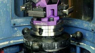 Mit Mehrfachaufspannung erhöht der Spannblock Sputnik von Triag International AG auf Fünf-Achs-Bearbeitungszentren deutlich die Produktivität (Bild: Triag International AG)