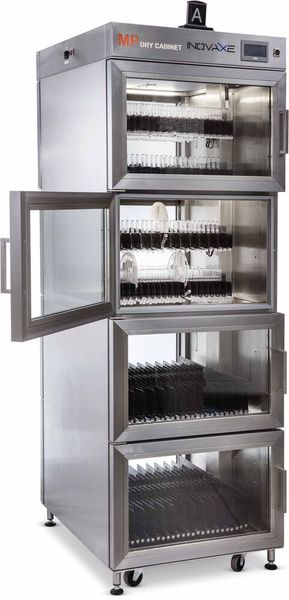 Smartrep finden Sie in Halle A2, Stand 363: Smartrep lockt mit Hightech und Herzlichkeit an den Messestand mit Biergartenatmosphäre und präsentiert Ihnen unter anderem Reinigungslösungen von MBtech, den Laser-Nutzentrenner 2246 von LPKF, Underfill-Systeme und Beschichtungsanlagen von PVA, temperierte Lagerlösungen von MP DRY und noch viele weitere Fertigungslösungen. (Bild: Smartrep)