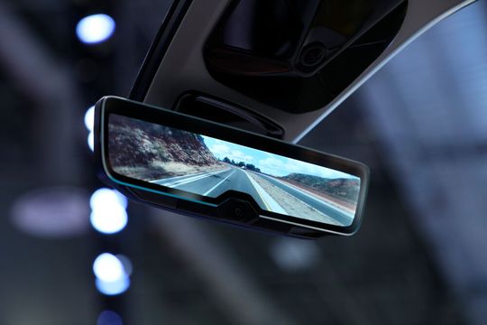 Uneingeschränkte Sicht nach hinten mit dem Gentex Full Display Mirror (FDM)(Bild:  Gentex GmbH)