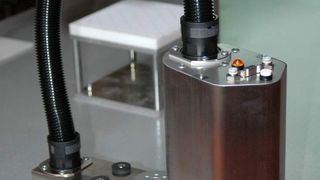 Uhrenindustrie, Elektroindustrie und Medizintechnik sind typische Einsatzgebiete für Scaras, wie den Prototypen des 1-kg-Gerätes G1 von Epson. Bild: Foitzik (Archiv: Vogel Business Media)