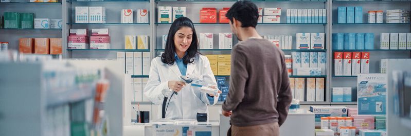 Seit dem 1. Januar 2024 ist das E-Rezept verpflichtend. Rezepte können dadurch in der Apotheke beispielsweise über die elektronische Gesundheitskarte eingelöst werden.(Bild:  Gorodenkoff – stock.adobe.com)