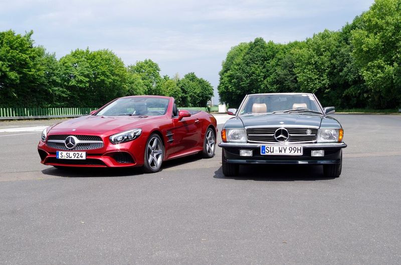 Legenden im Zeitenwandel: Mercedes 500 SL und SL 500 im Vergleich. (Bild: Patrick Broich/SP-X)