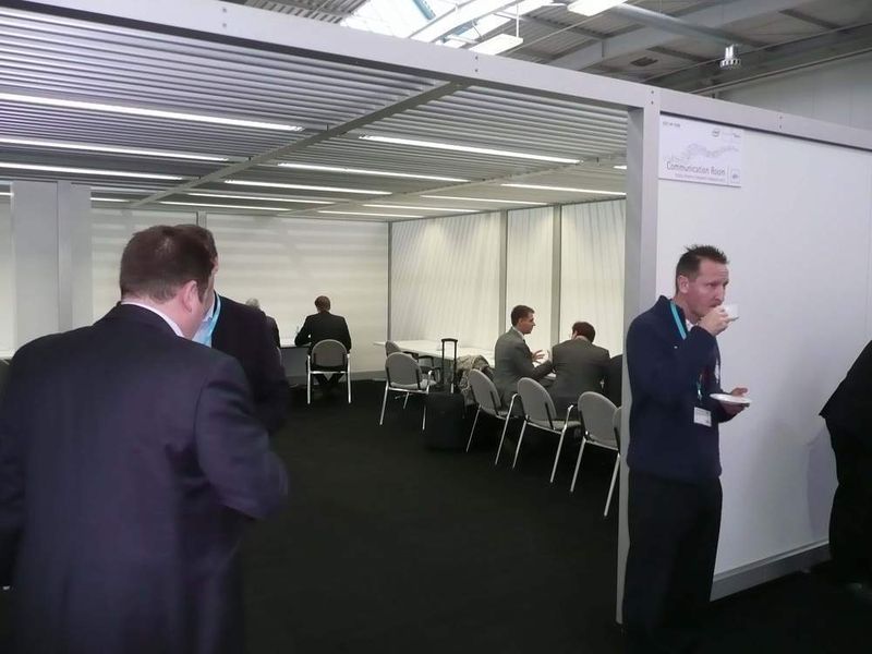 Internet-Café auf der Visit. Nur wenn jemand zum Kaffee holen weg war, gab es mal kurzzeitig einen verwaisten Platz. (Archiv: Vogel Business Media)