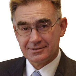„Ohne Wellpappe würde die stark arbeitsteilige Wirtschaft nicht so funktionieren, wie wir das heute 
gewohnt sind“, meint Norbert Julius, Vorsitzender des Verbandes der Wellpappenindustrie (vdw).