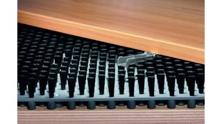 Anbauteile tauchen in ein flexibles Faserfeld ein. (Archiv: Vogel Business Media)