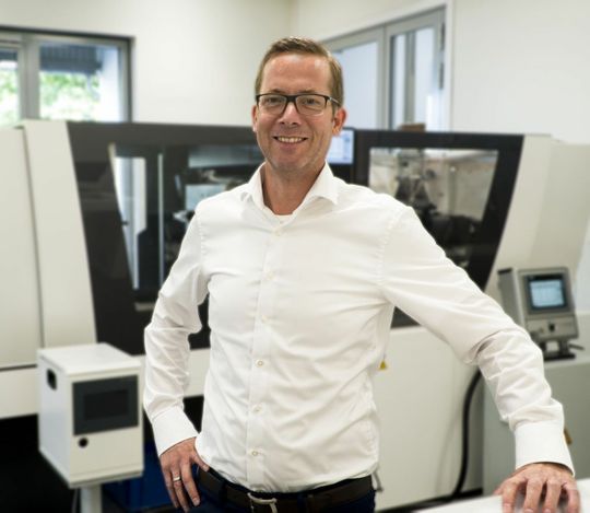 (Sven Braatz: "Unsere P-Systeme ermöglichen die intelligente Bereitstellung von Prozesswärme in vielen Anwendungen der Fertigungs-, Verbindungs-, Formgebungs- und Oberflächentechnik. Oft erweisen sie sich hier als wesentlich zielgenauer und energieeffizienter als etwa die Gasbefeuerung.“ Bild: Hotset GmbH)