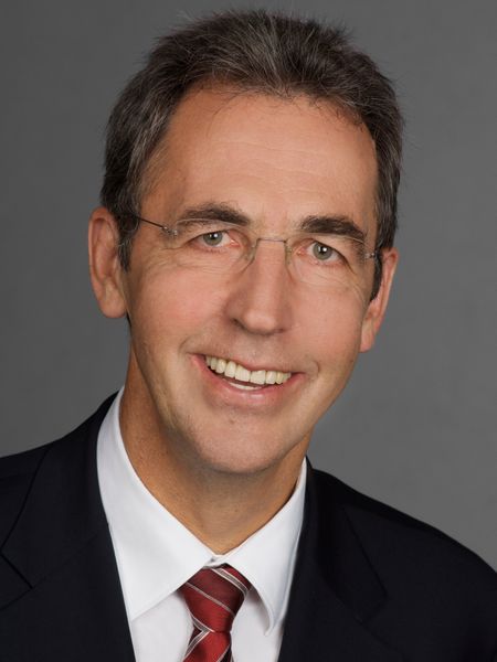 Stephan Kohler, Geschäftsführer der Deutschen Energie-Agentur:  „In den 2050er-Jahren wird der Anteil fossiler Energieträger an der Stromerzeugung noch immer rund 40 Prozent betragen. Der Grund ist Versorgungssicherheit.“  Voith-Turbo-Kundenmagazin News Nr. 1/2010, S. 19   (Archiv: Vogel Business Media)