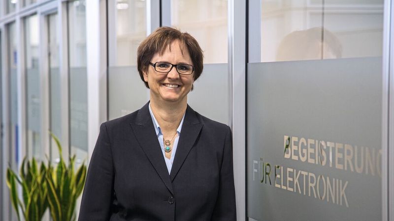 Bärbel Götz: „Basierend auf den gesetzlichen Vorgaben haben wir zusammen mit den Mitarbeitenden die Abstandsregeln umgesetzt und zusätzliche Hygienemaßnahmen definiert, kommuniziert und überwacht.“ Bärbel Götz: „Basierend auf den gesetzlichen Vorgaben haben wir zusammen mit den Mitarbeitenden die Abstandsregeln umgesetzt und zusätzliche Hygienemaßnahmen definiert, kommuniziert und überwacht.“