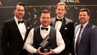 Die Scoutbee-Gründer auf dem Procurement Technology Award in London.  (Scoutbee)
