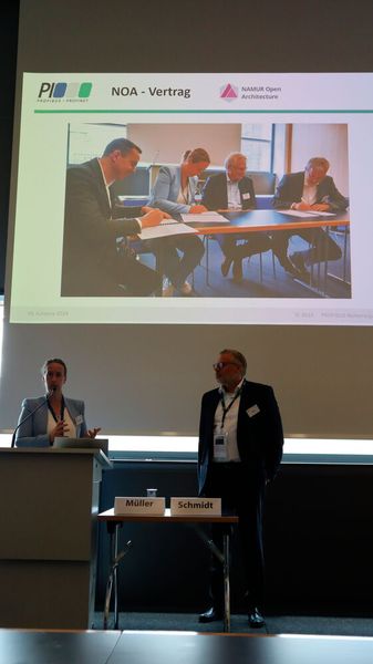 Christine Oro Saavedra, Namur Geschäftsführerin, und Felix Seibl, ZVEI Geschäftsführer Fachbereich Messtechnik + Prozessautomatisierung freuen sich über die Kooperation. (Bild: Kempf / PROCESS)