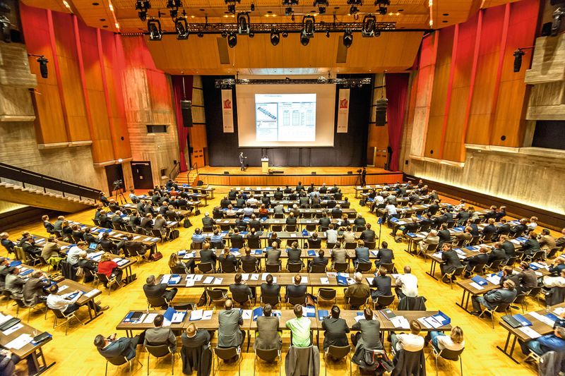 Volle Säle 	 Fast 300 Teilnehmer aus allen Branchen ließen sich die Fachtagung im Kongress am Park in der Fuggerstadt Augsburg nicht entgehen. (Bild: Mack)