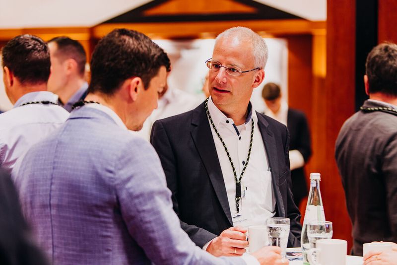 Ebenfalls zu Gast beim Smart Factory Day: Henning Löser (r.), Senior Manager Audi Production Lab. (Bild: www.bkfotofilm.de)