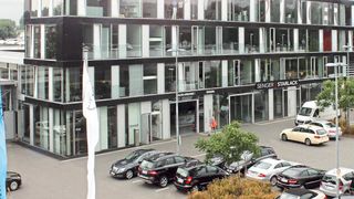 Der Firmensitz und die Verwaltungszentrale von Auto Senger befinden sich in Rheine. (Bild: Senger)