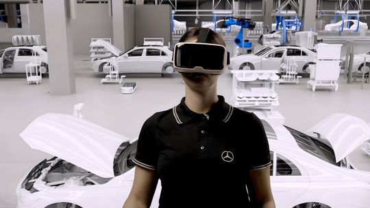 Infrastruktur und Prozesse virtuell bewerten: Im Werk Rastatt nutzt Mercedes die Technik für die neue Produktionslinie der MMA-Architektur.(Bild:  © Mercedes-Benz AG)