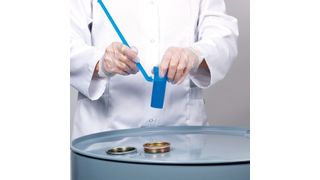 Die Schöpfdose Dispo Dipper ermöglicht die Entnahme und den Transport der Probe in nur einem Gerät.  (Bürkle GmbH)