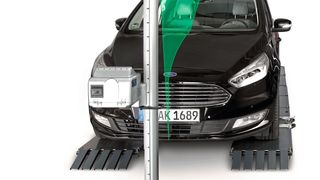 Sie haben Laser, z. B. als Positionierhilfe an einem SEP im Einsatz? Dann schnell mal nachsehen! Steht hier was von „3R“, dann lesen Sie den Beitrag! (Bild: Beissbarth)