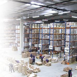 Viw of the distribution center. By allowing major manufacturing companies to comply with the new regulations, Antares Vision has helped to minimize problems both during the installation of the systems and subsequently in full production.