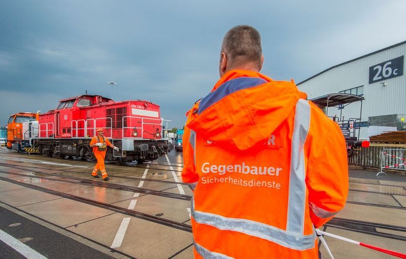 Auf dem Frei- und Gleisgelände zeigen internationale Hersteller 123 der neuesten Fahrzeuge. (Messe Berlin)