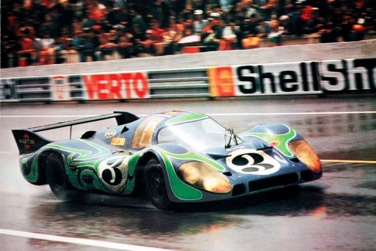 Der 917 wurde von einem luftgekühlten Zwölfzylinder-Mittelmotor angetrieben. Die ersten Motoren hatten 1969 bei einem Hubraum von 4,5 Litern eine Leistung von 383 kW (520 PS) bei 8.000/min.  (Porsche)