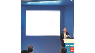 Dr. Ralph Lässig und Sebastian Feldmann stellten die vom VDMA und von der Deutschen Messe initiierte Studie „Predictive Maintenance“ vor. (Bild: Synek/VDMA)