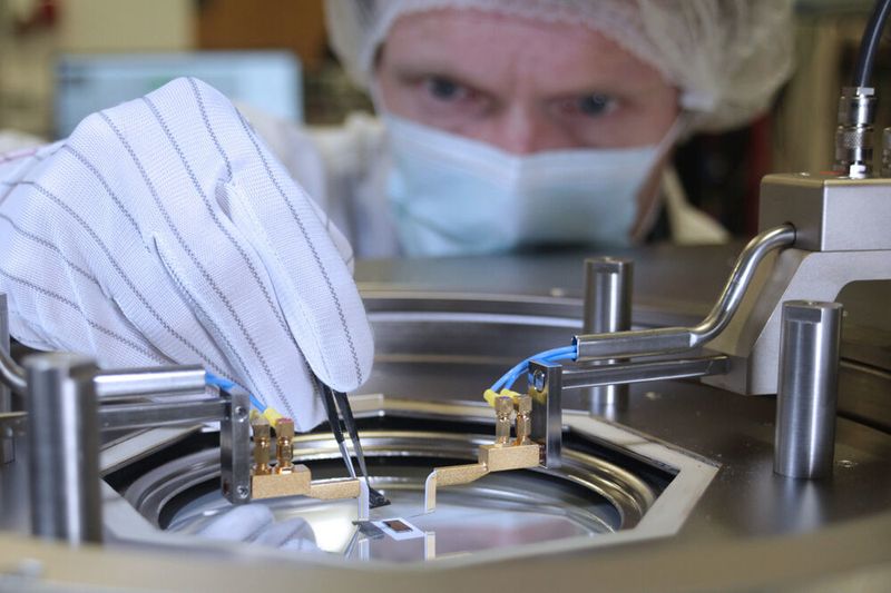 Voruntersuchungen am IMMS für die Entwicklung einer miniaturisierten Messtechnik für kleinste Ströme, die für einen neuartigen Nachweis von Sars-CoV-2 notwendig ist.  (IMMS)