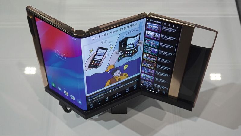 OLED-Technik: Hersteller wie Samsung setzen bei ihren Smartphones auf OLED. Dank eines neu entwickelten blauen Emittermaterials können OLEDs eine Effizienz von 36,7 Prozent erreichen.(Bild:  Prof. Blankenbach / DFF)