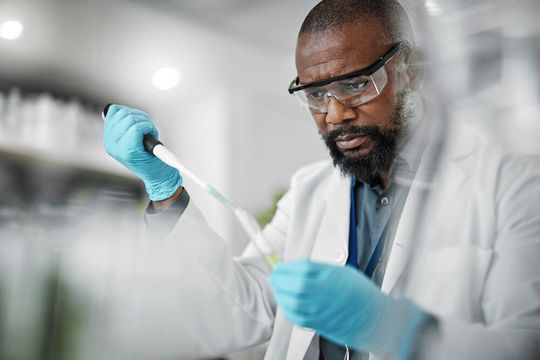 Abb.1: Insbesondere für Umweltlabore bringt die Neufassung der Ersatzbaustoffverordnung, die die Verwertung von mineralischen Abfällen regelt, erheblichen Aufwand und längere Arbeitszeiten mit sich (Symbolbild). Abb.1: Insbesondere für Umweltlabore bringt die Neufassung der Ersatzbaustoffverordnung, die die Verwertung von mineralischen Abfällen regelt, erheblichen Aufwand und längere Arbeitszeiten mit sich (Symbolbild).