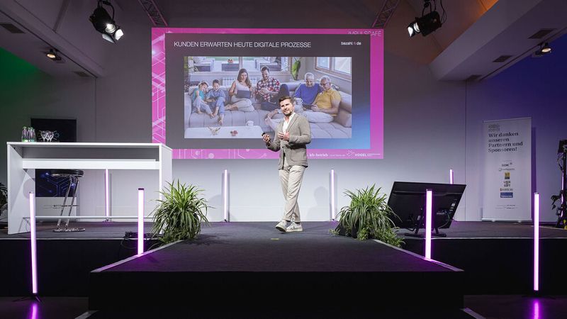 Wie viele unterschiedliche Möglichkeiten es mittlerweile gibt, digitale Bezahlvorgänge abzuwickeln, erklärte Lasse Diener von Bezahl.de. (Bild: Stefan Bausewein)