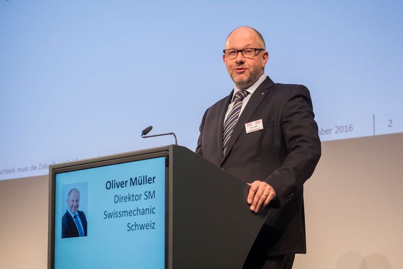 Oliver Müller, Direktor Swissmechanic beschäftigte sich in seinem Refera mit der Frage wie wweit Lean Manufacturing gehen soll. (Thomas Entzeroth)