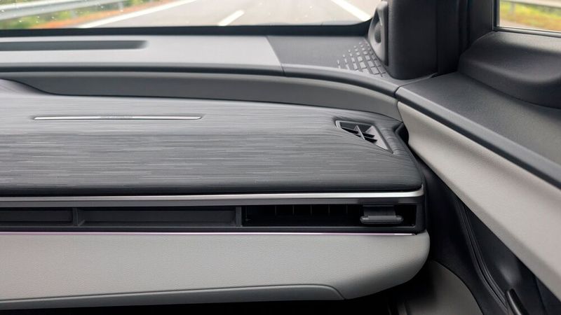 An mancher Stelle wären beim Interieurdesign mehr Schlichtheit und weniger Kanten besser gewesen. (Bild: Mauritz – VCG)