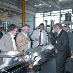 Diskussion und Dialog im AZO-Kundenzenter 