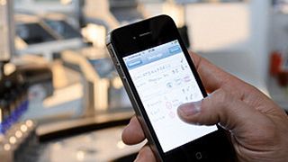 Zukunftsvision: Die Fabrik per Handy-App steuern. (Bild: Fraunhofer-IAO)