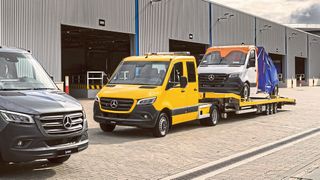 Nutzer müssen für Autos, die unbefugt auf Privatgrund abestellt und deswegen abgeschleppt werden laut BGH nich nur die Abschleppkosten tragen – sondern auch noch den finanziellen Aufwand für die Verwahrung der Fahrzeuge danach. (Bild: Daimler)