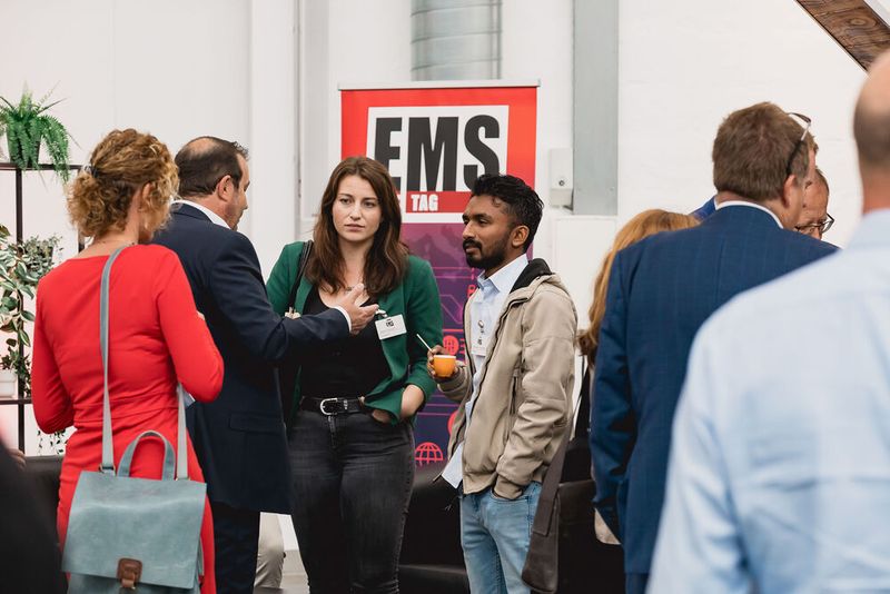 Der EMS-Tag 2024 in Würzburg bringt die Branche an einen Tisch, an dem Ideen und Lösungsansätze für Multikrisen diskutiert werden. (Bild: Stefan Bausewein)