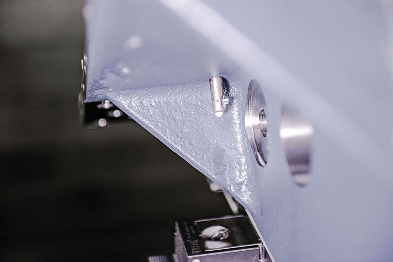 Das BSF lässt sich in sehr beengten Raumverhältnissen einsetzen. Der Zugang zur Bearbeitungsstelle erfolgt durch die Bohrung selbst. Die Bearbeitung führt die Maschine vollumfänglich autonom resp. mannlos aus, da kein Mitarbeiter wie bei der Aufstecklösung bei jeder Bohrung zwei Mal in den Bearbeitungsraum der Maschine steigen muss. (Heule)