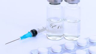 In einer 10-teiligen Webinar-Reihe informieren Experten zum Thema „Advanced Drug Delivery“. (©ReaLiia - stock.adobe.com)