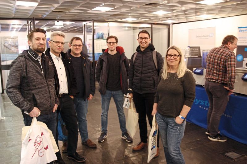 Diese Gruppe von Merck war fast den ganzen Tag bei den Fachvorträgen zur Labordigitalisierung dabei. Ihr Fazit: „Echt gut“. Ansonsten nutzten sie die Zeit in der Ausstellung, „um mal wieder einen schönen Überblick zu kriegen, was in der Labortechnik im Allgemeinen so alles passiert“.




Mehr Infos zu den kommenden LAB-SUPPLY-Messen finden Sie auf www.lab-supply.info
 (Bild: LABORPRAXIS, C. Lüttmann)