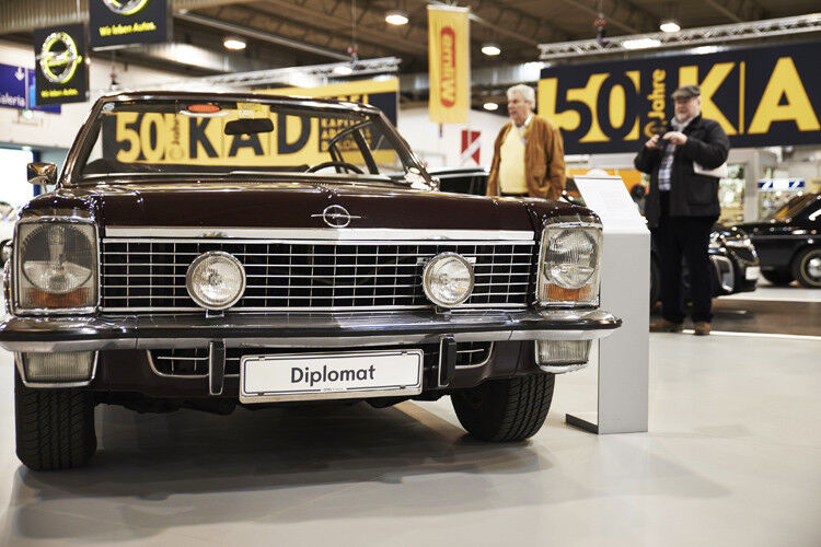 Kapitän, Admiral und Diplomat: Das elegante Pkw-Trio der 1960er und 70er Jahre präsentiert sich auf dem Opel-Stand in Halle 2. (Foto: Opel)